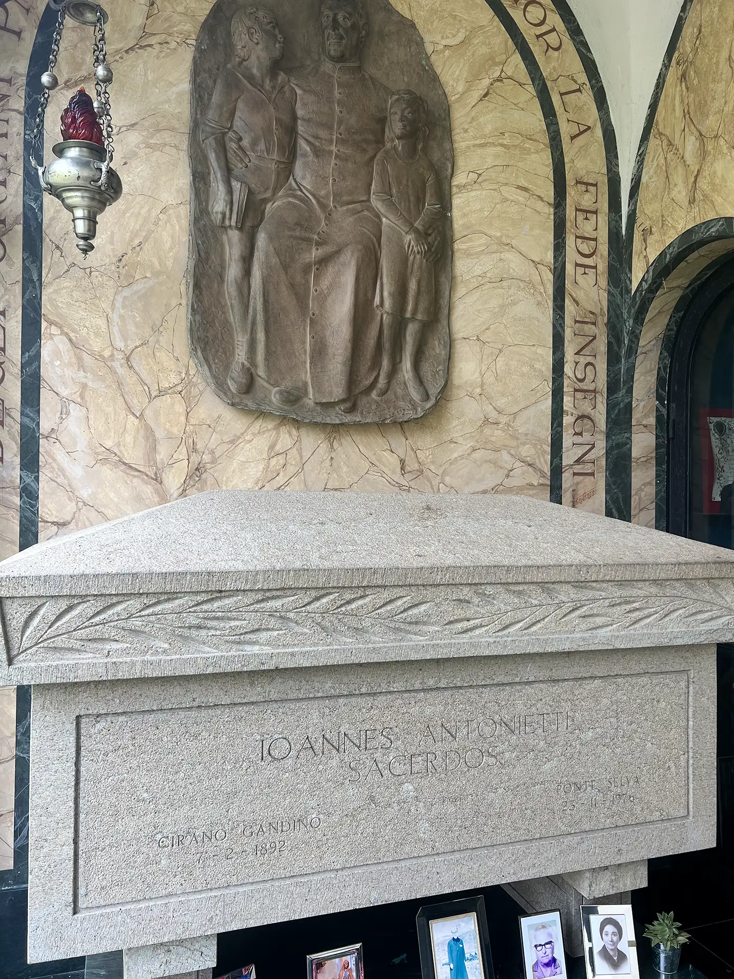 Tomba Mons. Antonietti 2